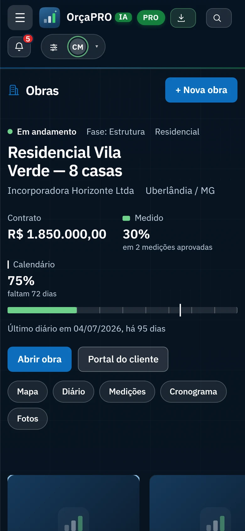 OrçaPRO no celular: obra em andamento com contrato, medição, calendário e diário